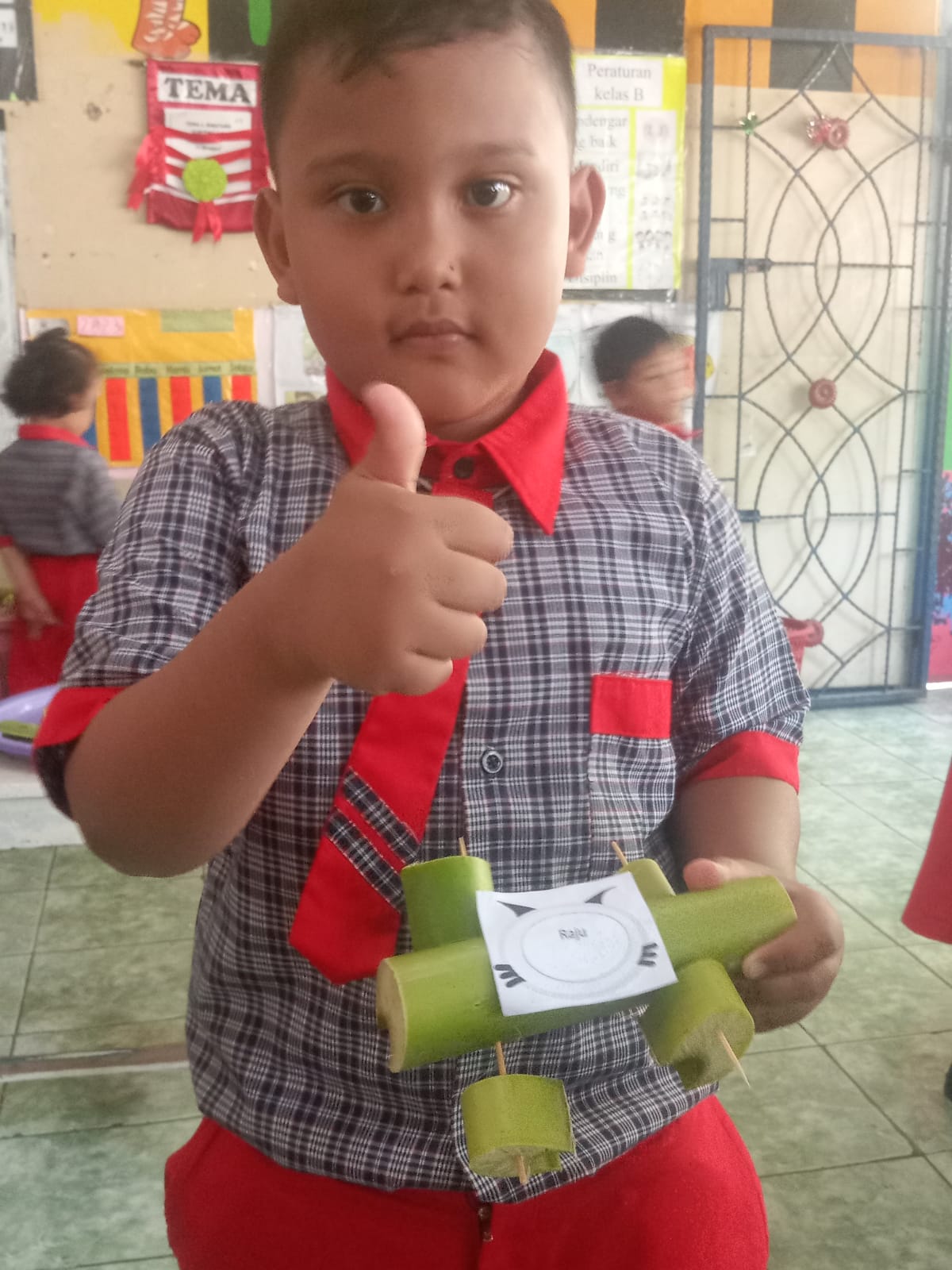 Membuat d=karya dari Pelepah Pisang