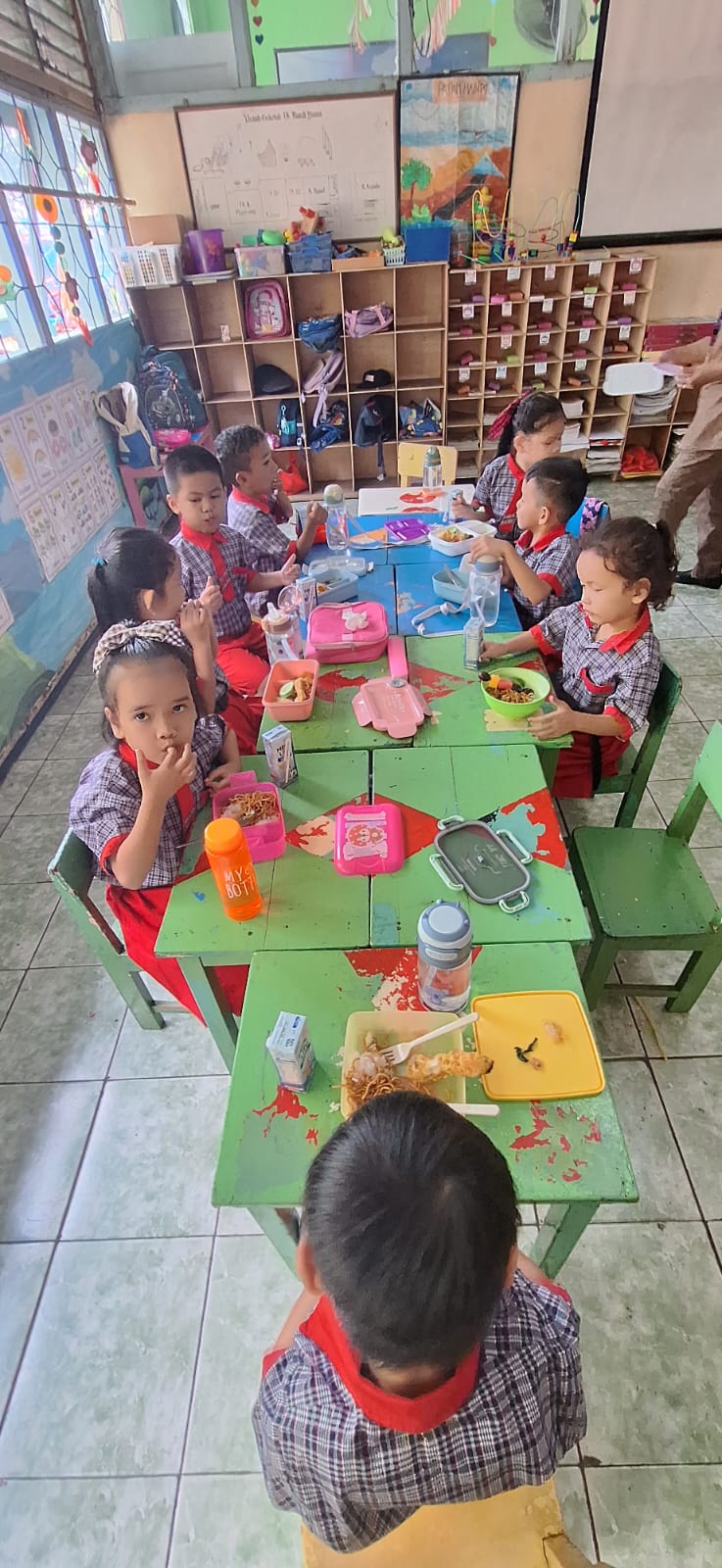 Aktivitas Makan Bersama Makanan Sehat