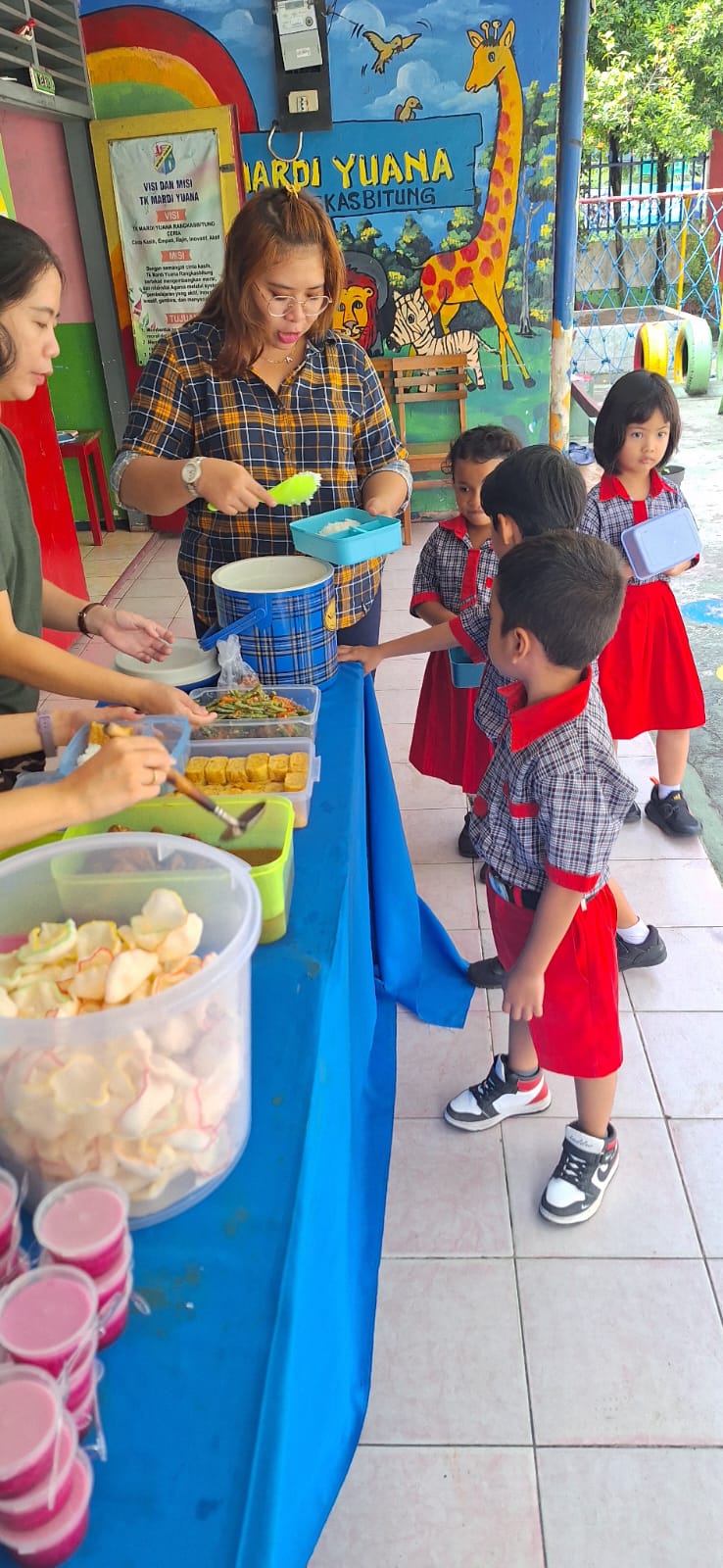 Kegiatan Pemberian Makanan Tambahan Siswa Bulan Maret 2024
