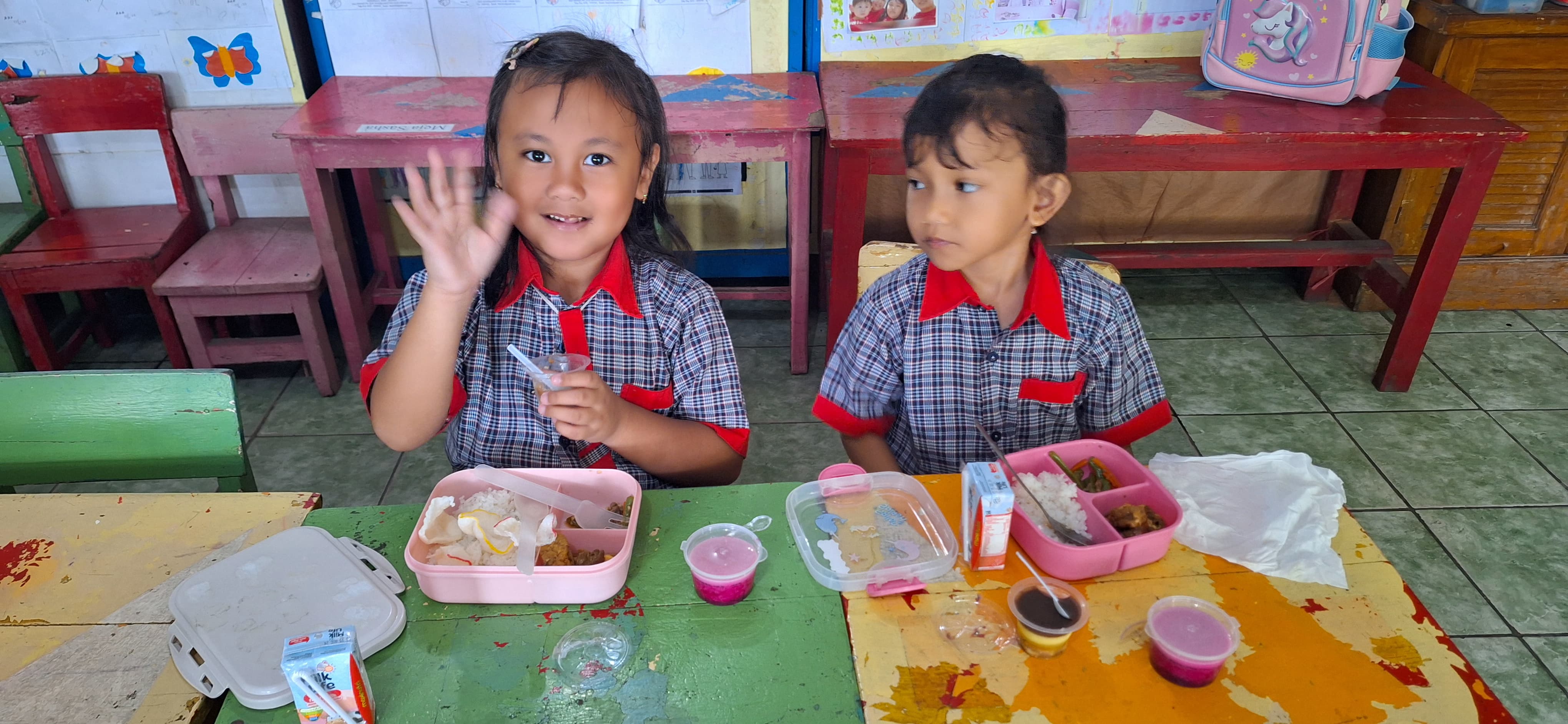 Kegiatan makan bersama