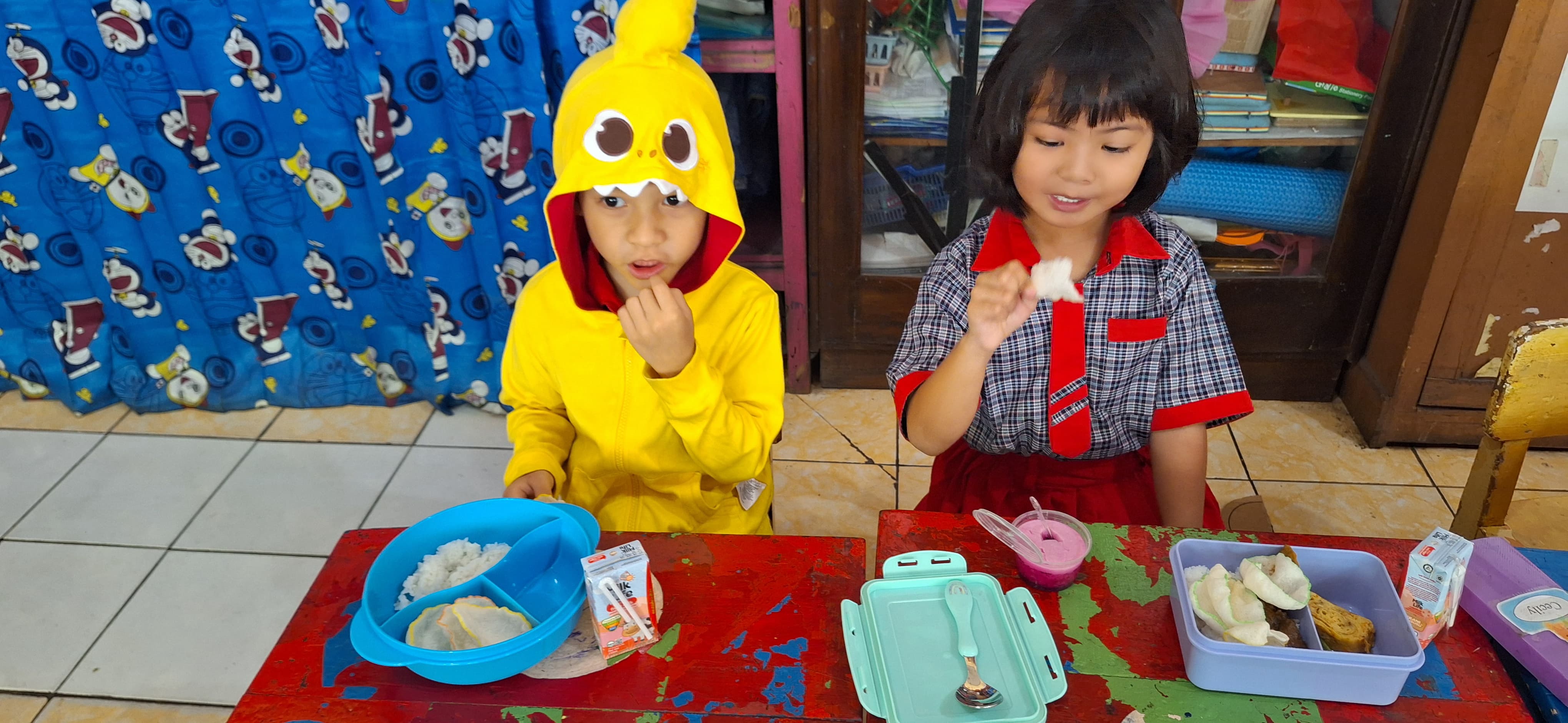 Kegiatan makan bersama